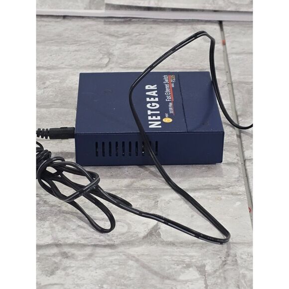 NETGEAR ProSafe FS105 5-Port 10/100 Fast Ethernet Switch w/ AC Adapter WORKING - Picture 6 of 10
